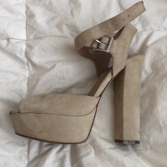 !!SOLD!! STEVE MADDEN Jillyy Platform Sandals - Picture 8 of 8